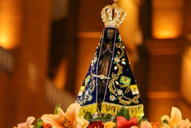 Padroeira do Brasil &eacute; lembrada no feriado de segunda (12) com celebra&ccedil;&otilde;es em ao menos oito locais de Umuarama, a partir das 6h30