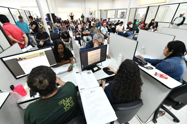 A&ccedil;&atilde;o reuniu 12 empresas na Ag&ecirc;ncia do Trabalhador e ofertou 350 vagas nos setores de com&eacute;rcio, ind&uacute;stria e presta&ccedil;&atilde;o de servi&ccedil;os