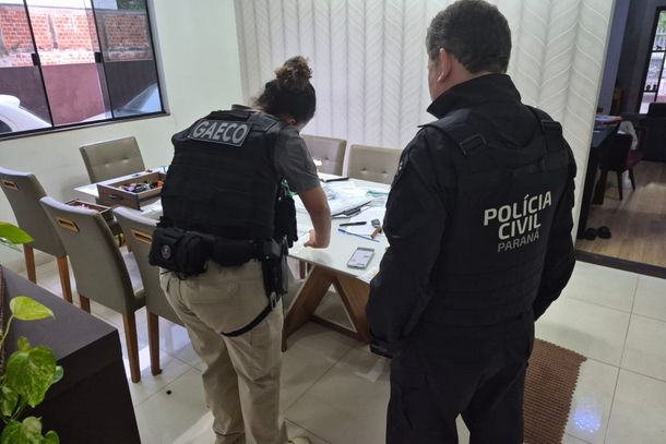 Investiga&ccedil;&atilde;o apura peculato, recepta&ccedil;&atilde;o qualificada e associa&ccedil;&atilde;o criminosa envolvendo policial civil e empres&aacute;rios; h&aacute; um mandado de pris&atilde;o preventiva