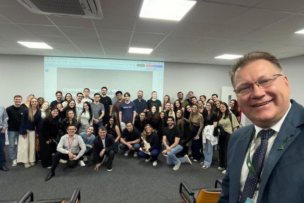 Encontro do conselheiro Fabricio Kovalechen com alunos do 6&ordm; ano do curso de Medicina da Unipar ocorreu na quinta-feira (15)