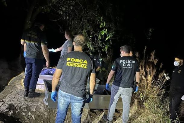 De acordo com a pol&iacute;cia, as v&iacute;timas foram surpreendidas por uma emboscada e mortas a tiros, com armas de calibres diferentes.