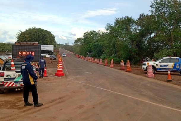 Estrutura da BR-272, entre Francisco Alves e Terra Roxa, voltou a receber ve&iacute;culos
