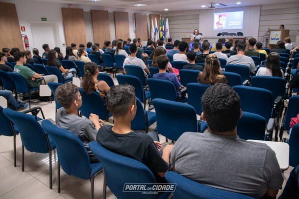 Cursos gratuitos em Umuarama ensinam a evitar golpes online e usar intelig&ecirc;ncia artificial