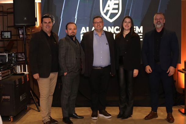 Equipe Marques Cons&oacute;rcios e HS Cons&oacute;rcios durante o evento.