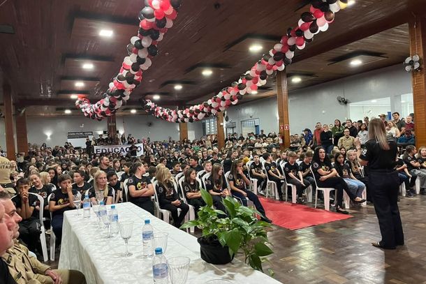Batalh&atilde;o Escolar realiza formaturas do PROERD em Paulo Frontin e Cruz Machado