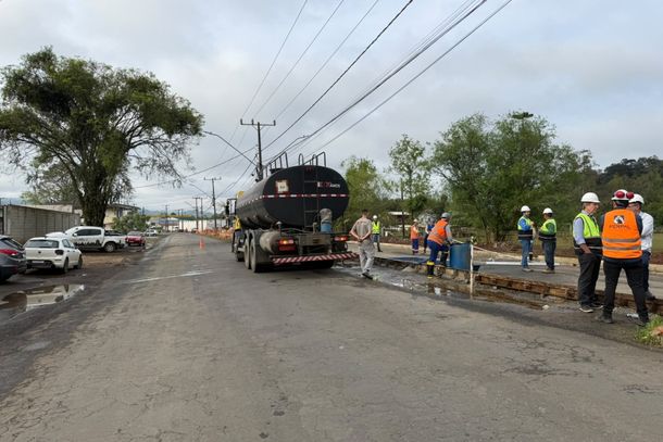 Concretagem altera circula&ccedil;&atilde;o na Avenida Bento Munhoz da Rocha Neto