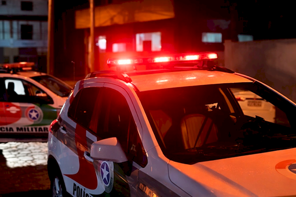 Crian&ccedil;a de bicicleta colide com viatura da PM durante ronda em Porto Uni&atilde;o