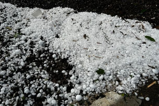 Granizo e vendaval atingem 17 cidades e deixam mais de mil casas afetadas em SC