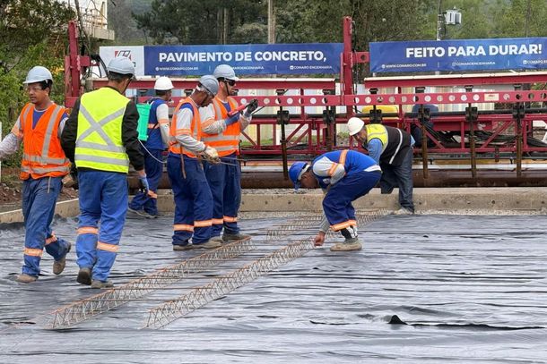Revitaliza&ccedil;&atilde;o da Bento Munhoz entra em nova etapa com primeira concretagem