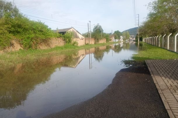 Rio Igua&ccedil;u estabiliza em 6,41 metros e 407 pessoas seguem em abrigos