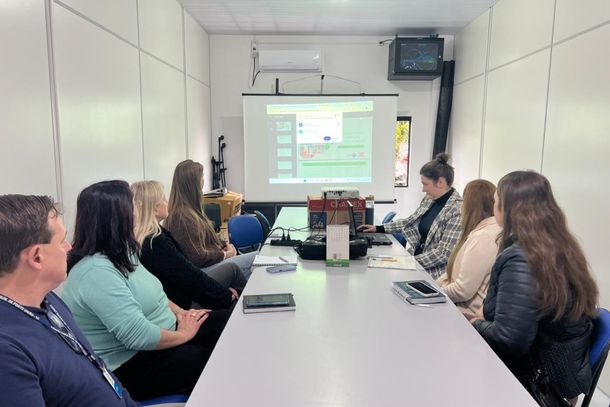 Secretaria de Sa&uacute;de de Porto Uni&atilde;o recebe equipe regional para fortalecer a Aten&ccedil;&atilde;o B&aacute;sica