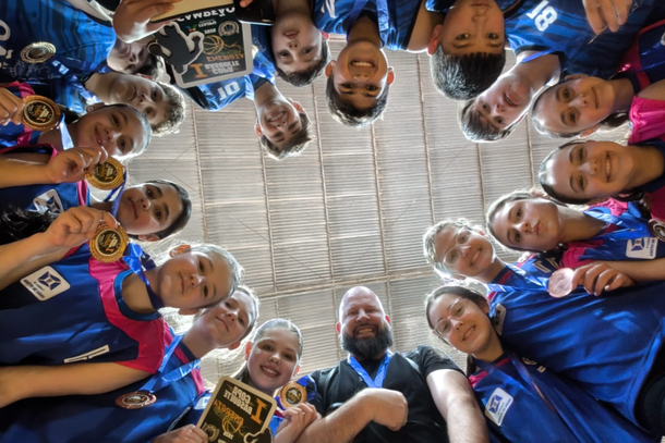 Basquetebol de base de Uni&atilde;o da Vit&oacute;ria conquista dois t&iacute;tulos em um &uacute;nico fim de semana