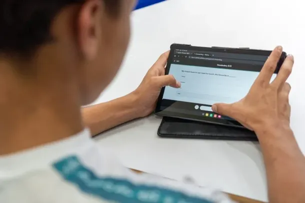 Educa&ccedil;&atilde;o p&uacute;blica do Paran&aacute; &eacute; l&iacute;der brasileira em conectividade e se destaca em laborat&oacute;rio