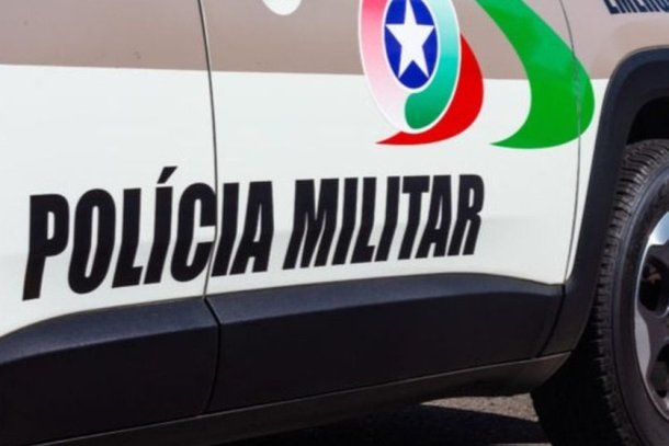 M&atilde;e aciona PM ap&oacute;s filha faltar &agrave; aula para encontrar namorado com medida protetiva
