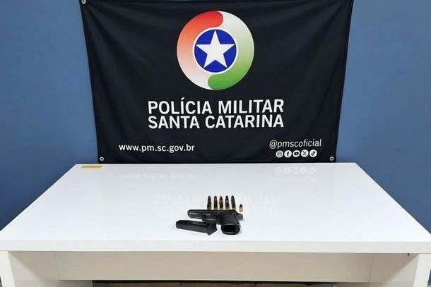 Pol&iacute;cia apreende arma em Porto Uni&atilde;o e ocorr&ecirc;ncia de amea&ccedil;a com machado em Irine&oacute;polis 