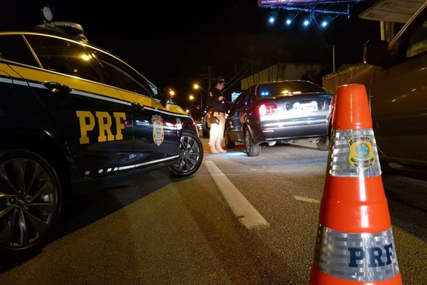 PRF refor&ccedil;a fiscaliza&ccedil;&atilde;o nas rodovias durante o feriado de Finados