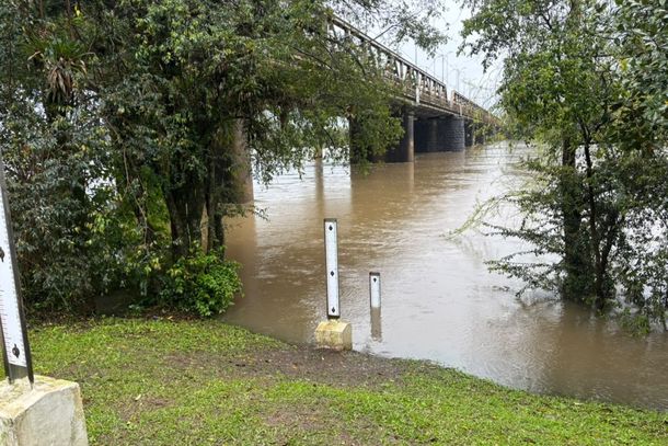 Rio Igua&ccedil;u atinge 5,38 metros em Uni&atilde;o da Vit&oacute;ria 