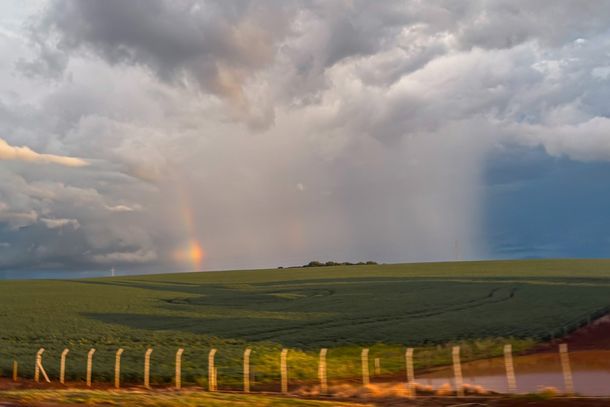 Semana chuvosa ter&aacute; gangorra nas temperaturas no Paran&aacute;
