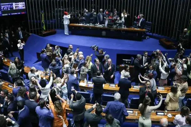 Senado aprova fim da escala 6x1 e redu&ccedil;&atilde;o da jornada de trabalho