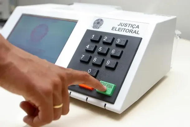Urna eletr&ocirc;nica n&atilde;o anula voto se eleitor apertar confirma antes do &ldquo;Confira o seu voto&rdquo;