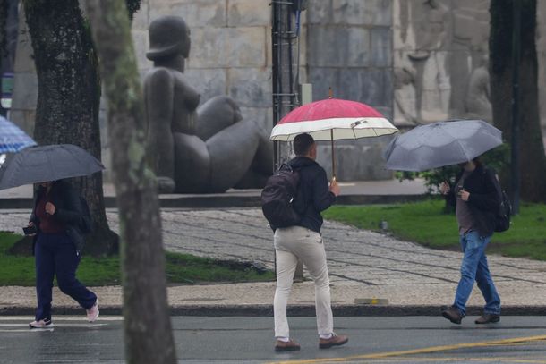 Volume de chuva pode chegar a 200 mm at&eacute; domingo em cidades do Paran&aacute;