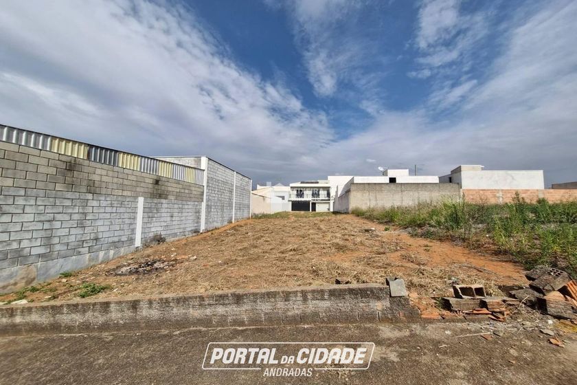 Terreno &agrave; venda - 200m&sup2; - Jardim Mirante