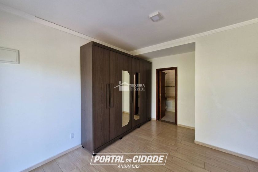 Casa &agrave; venda - 240m&sup2; - Jardim Alto da Serra