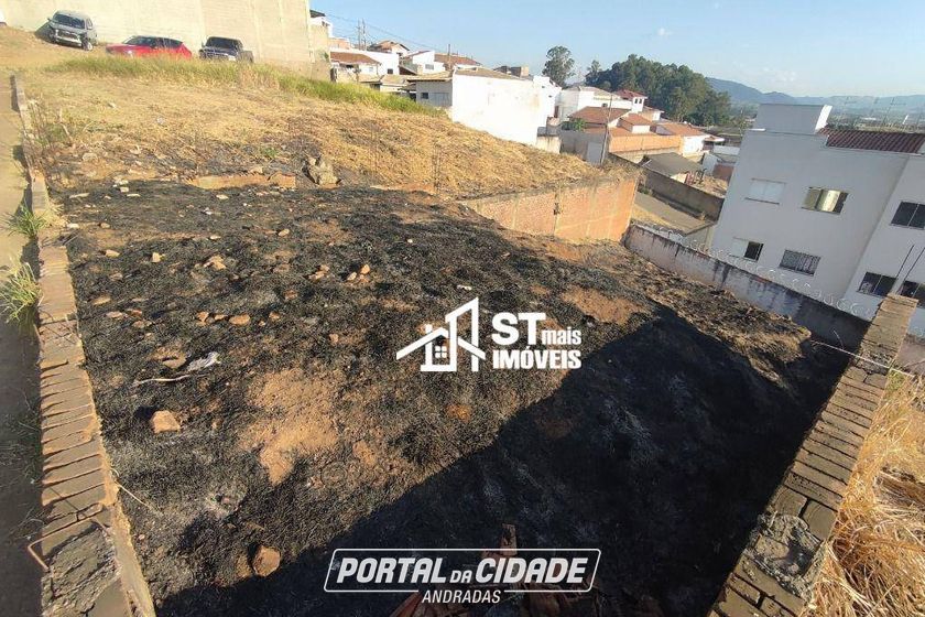 Terreno &agrave; venda - 200m&sup2; - Vila Santa Rita
