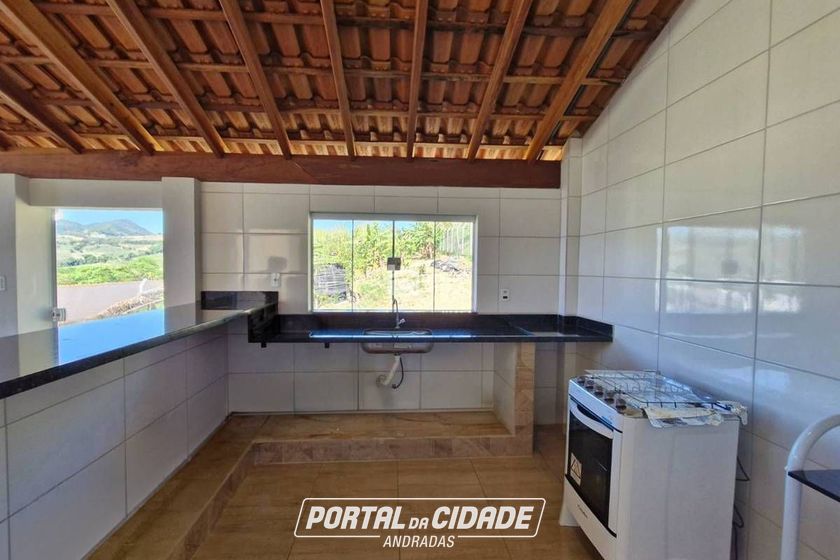Ch&aacute;cara &agrave; venda - 100m&sup2; - Bairro Santa Luzia