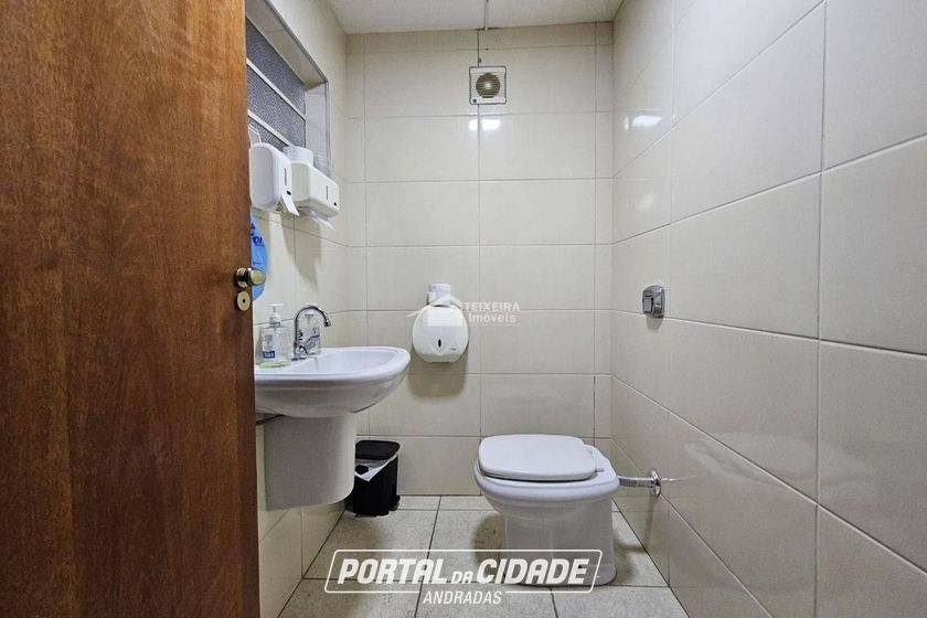 Sal&atilde;o Comercial &agrave; venda - 250m&sup2; - Centro