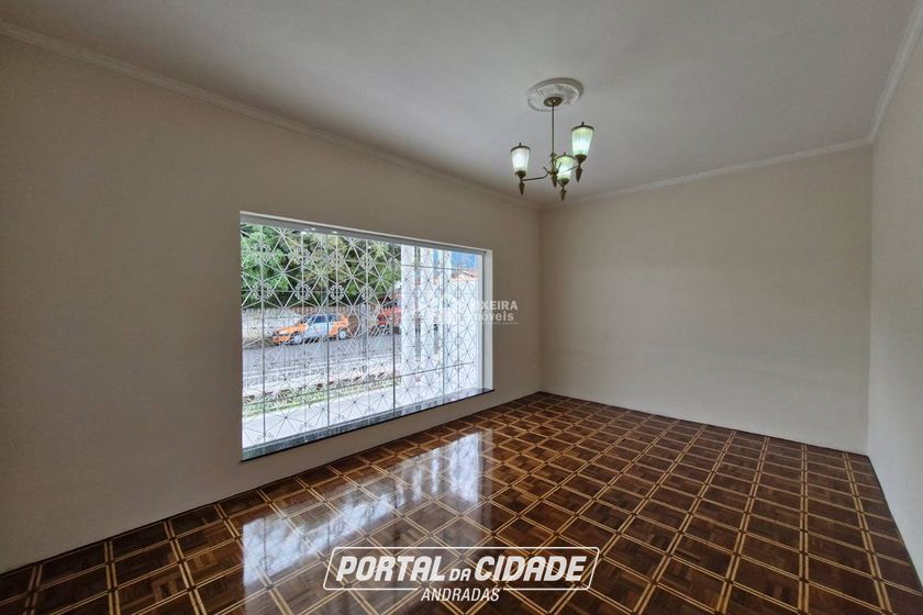 Casa &agrave; venda - 200m&sup2; - Centro