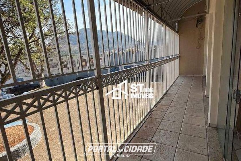 Sal&atilde;o Comercial para alugar - 300m&sup2; - Centro