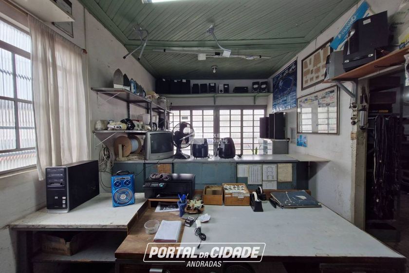 Sala Comercial &agrave; venda - 218m&sup2; - Centro