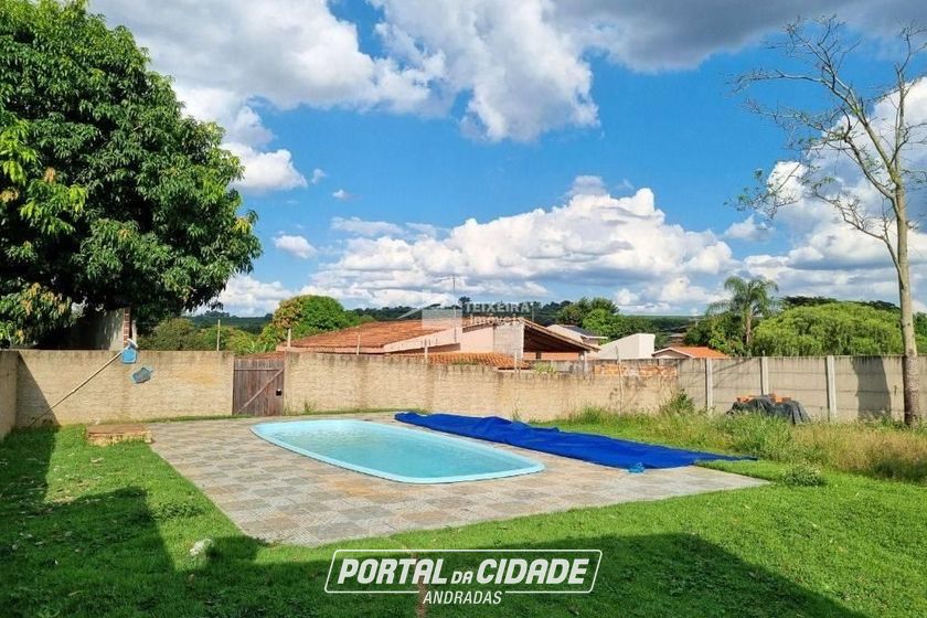 Ch&aacute;cara &agrave; venda - 650m&sup2; - Bairro Retirinho