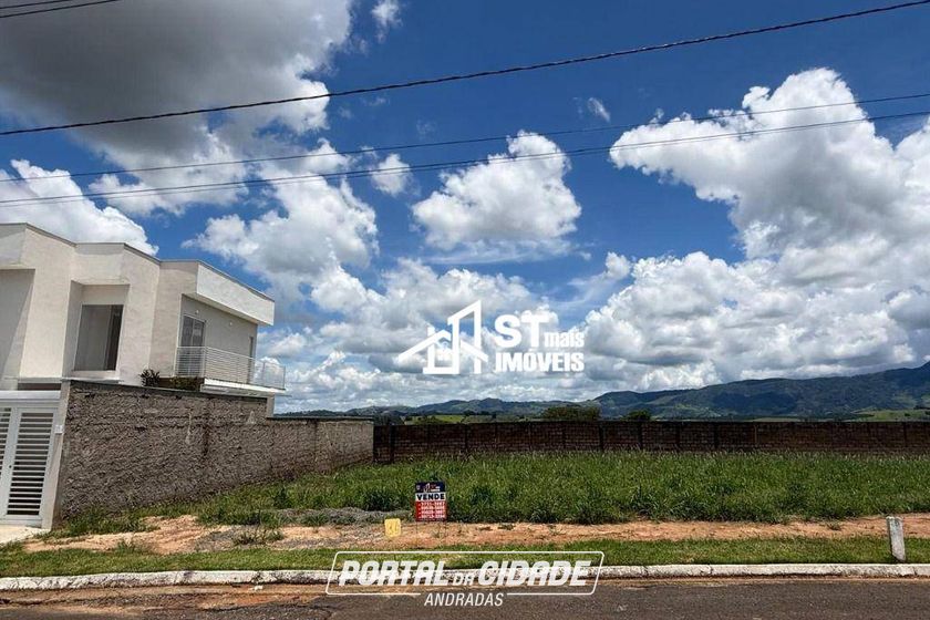 Terreno &agrave; venda - 300m&sup2; - Condominio Village