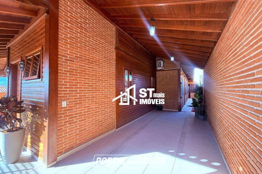 Casa &agrave; venda - 240m&sup2; - Jardim Panorama