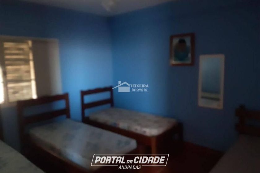 Ch&aacute;cara &agrave; venda - 300m&sup2; - Clube Uva