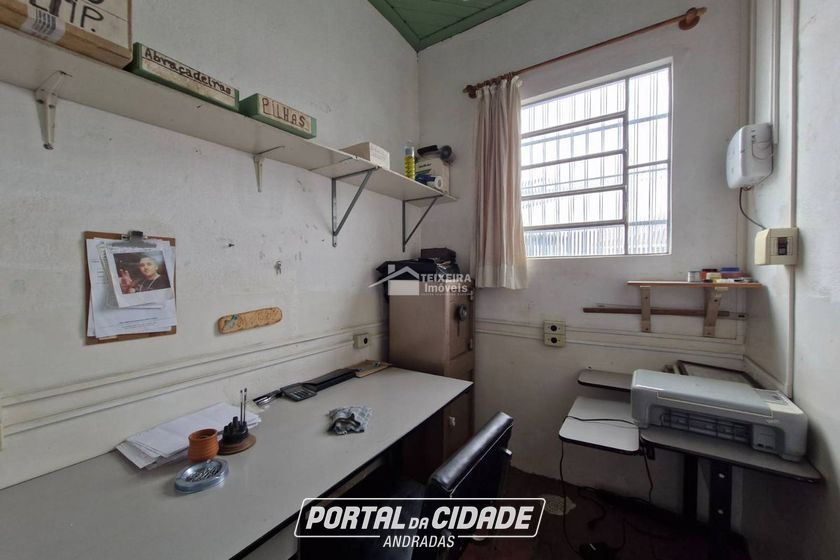 Sala Comercial &agrave; venda - 218m&sup2; - Centro