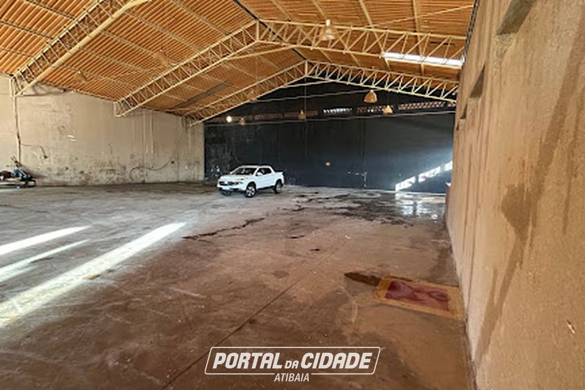 Sal&atilde;o Comercial para alugar - 1000m&sup2; - Serra Negra