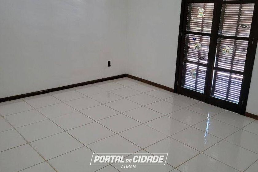 Casa &agrave; venda - 280m&sup2; - Tr&ecirc;s Pistas