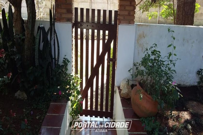Ch&aacute;cara &agrave; venda - 2160m&sup2; - Jardim dos Pinheiros
