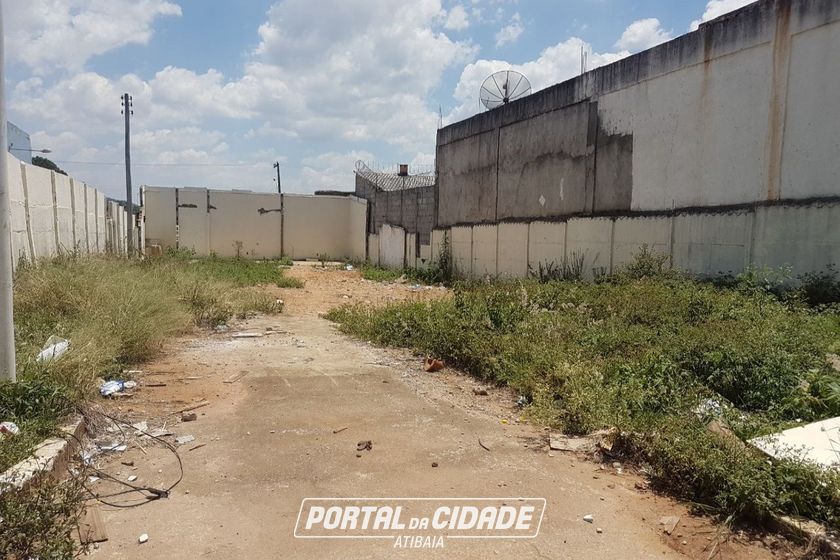 Terreno para alugar - 300m&sup2; - Jardim Cerejeiras