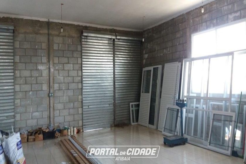 Sal&atilde;o Comercial para alugar - 688m&sup2; - Centro