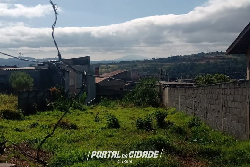 Terreno &agrave; venda - 300m&sup2; - JARDIM IMPERIAL