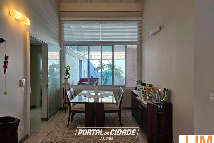 Casa &agrave; venda - 351m&sup2; - Vila Giglio
