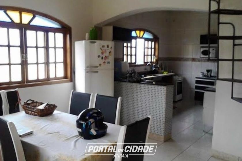 Casa &agrave; venda - 350m&sup2; - Nova Sui&ccedil;a