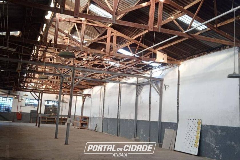 Sal&atilde;o Comercial para alugar - 2100m&sup2; - Centro