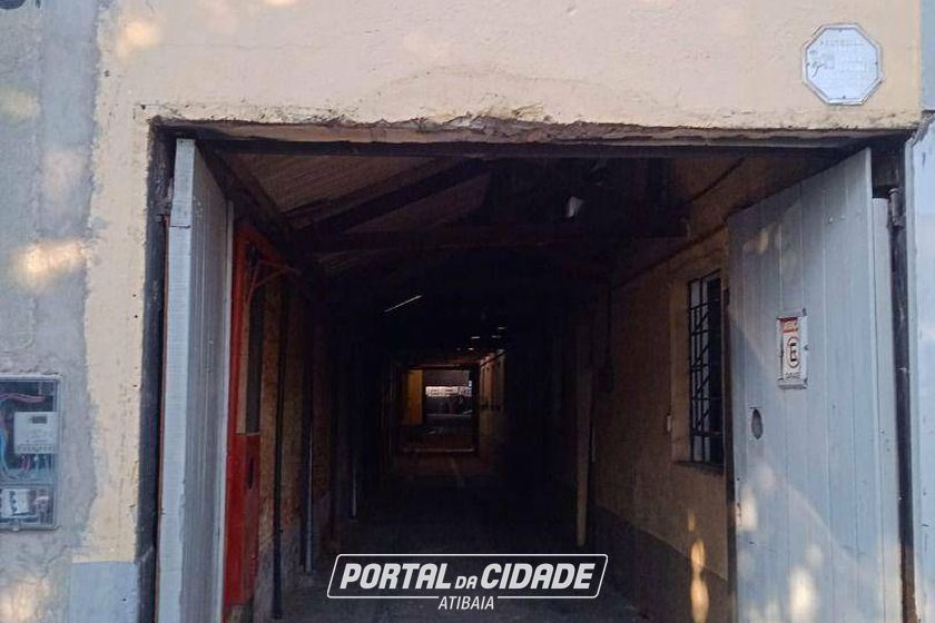 Sal&atilde;o Comercial para alugar - 2100m&sup2; - Centro