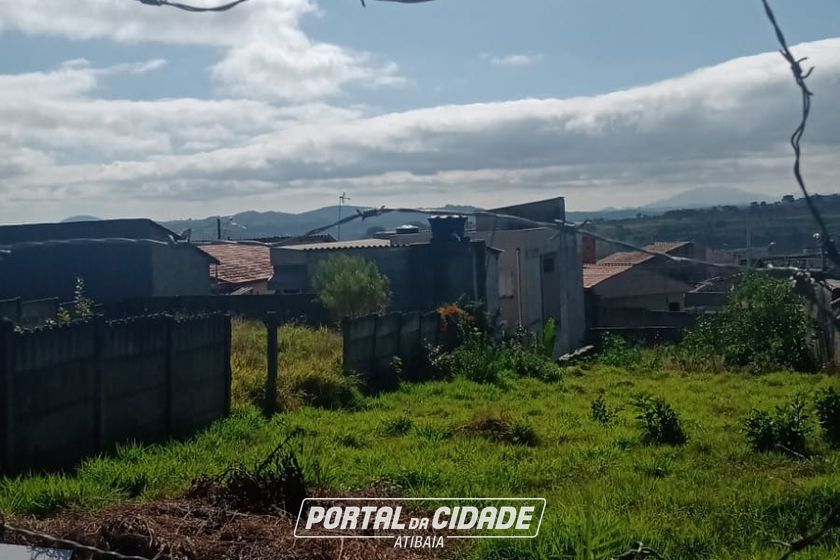 Terreno &agrave; venda - 300m&sup2; - JARDIM IMPERIAL