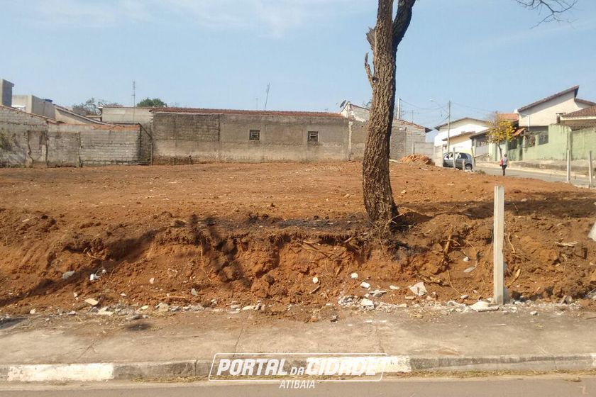Terreno &agrave; venda - 1100m&sup2; - Jardim das Cerejeiras